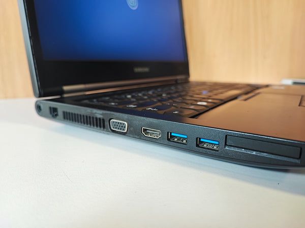 Portátil Samsung NP400B4B-A01PT Intel i5-2520M 6GB Ram 320GB HDD Teclado PT Linux Estado: Razoável - C