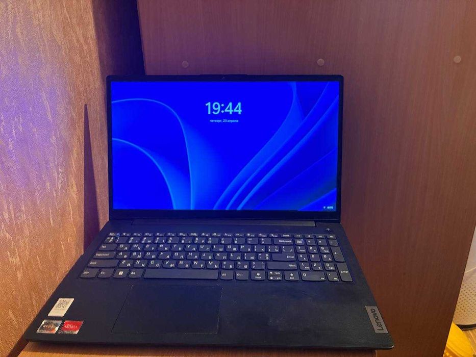 Lenovo V15 82TV