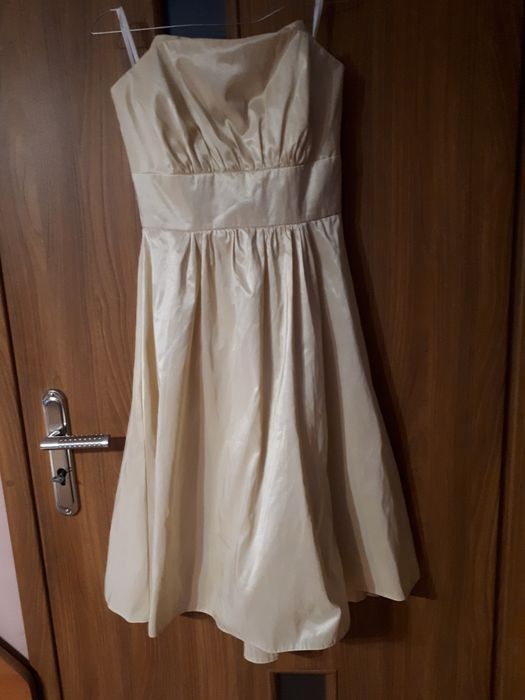 Sukienka w kolorze szampana Swing s