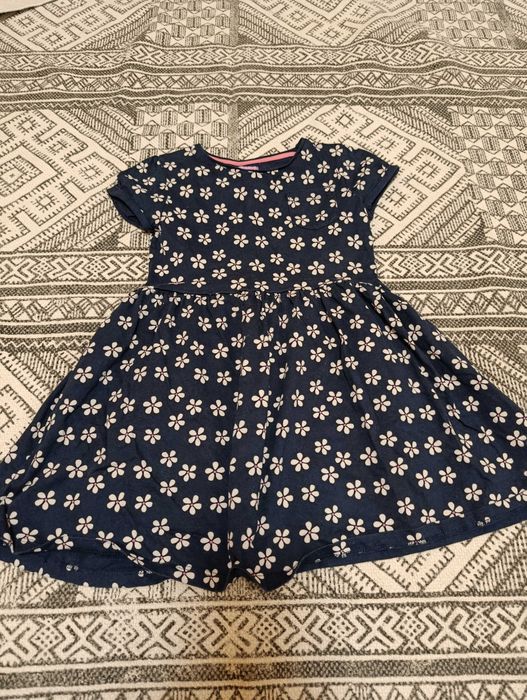 Ubranka dla dziewczynki rozmiar 110/116