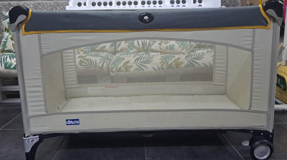 Cama portátil de criança Chicco em ótimo estado