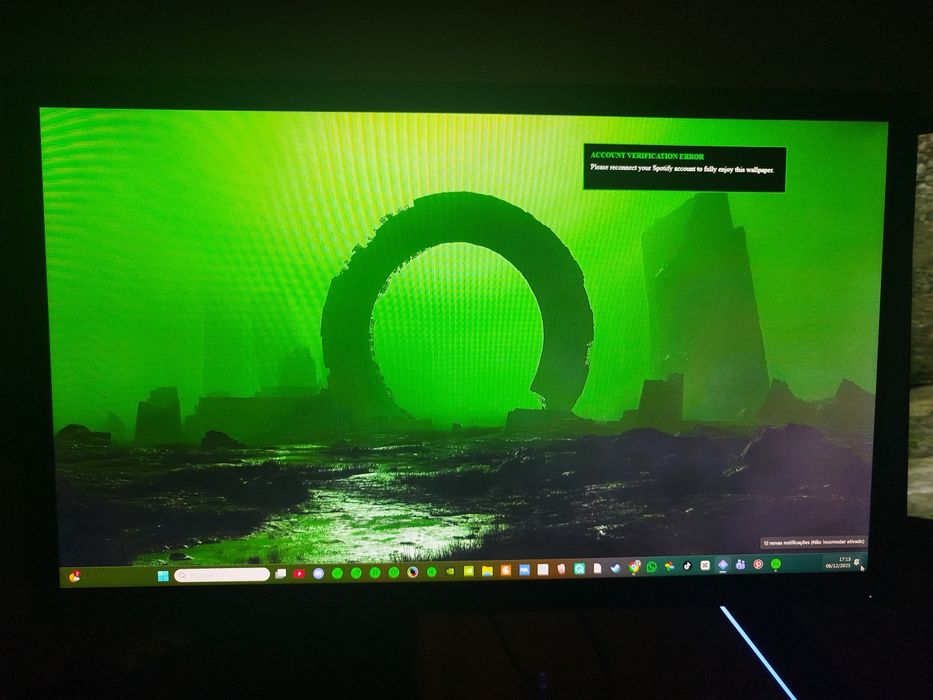 Monitor Curvo AOC e Monitor plano ASUS