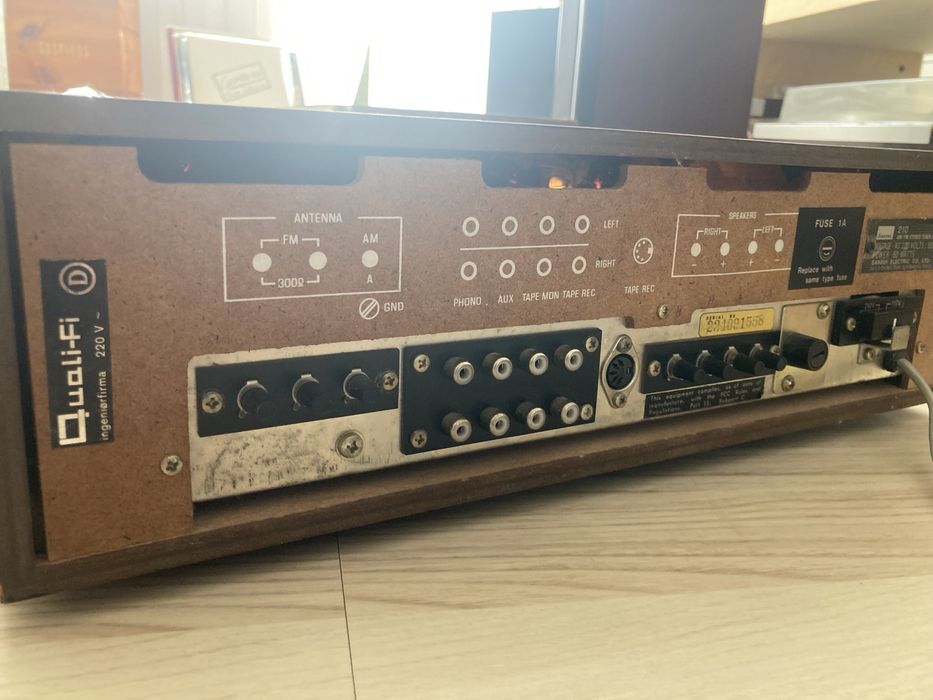 Sansui 210 amplituner