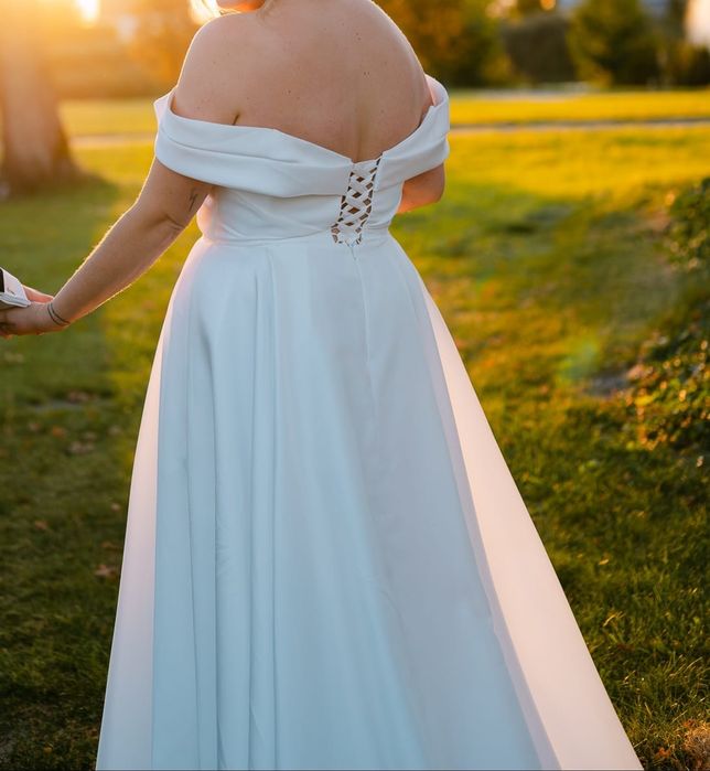 Suknia ślubna plus size