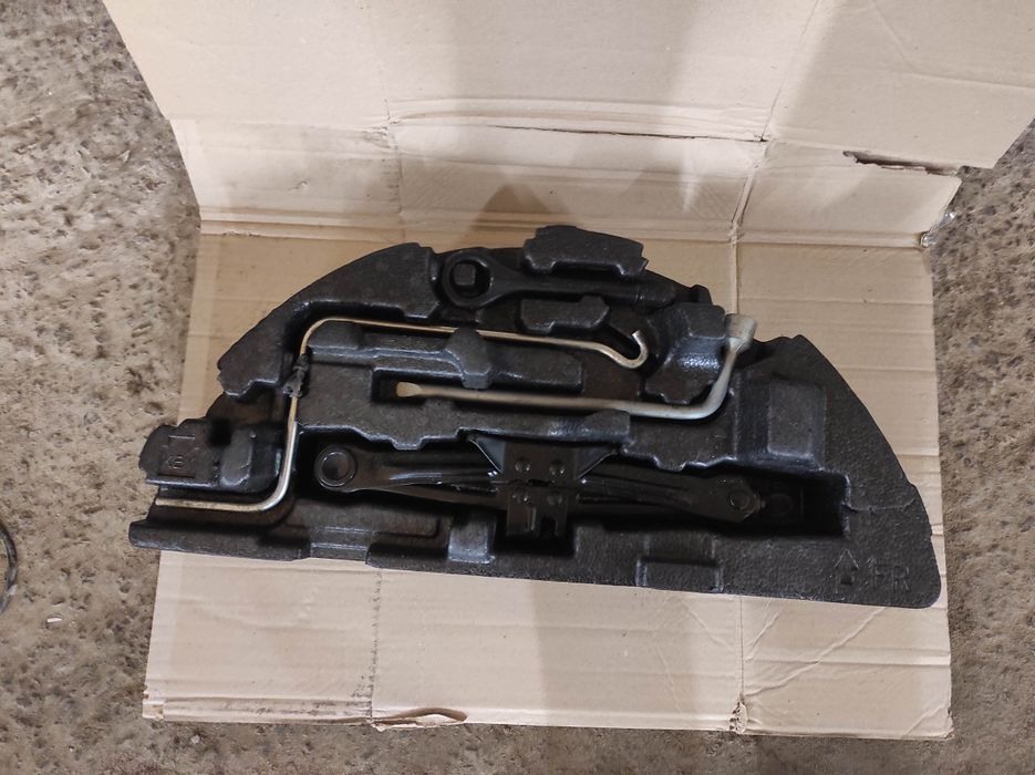 Домкрат toyota prius +докатка 2009-2015рік