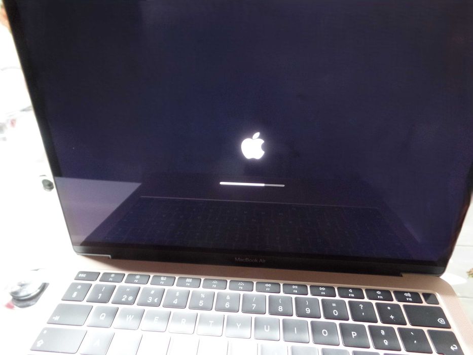 MACBOOK AIR 13″ – Edição especial em Dourado – como Novo