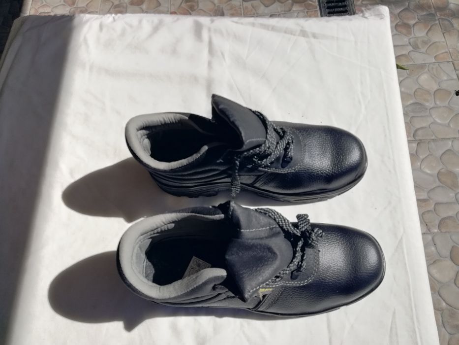Botas Novas 43 Com  Biqueira  Em Aço Para Proteção