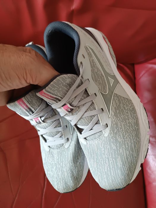 Кросівки Mizuno 38 розміру