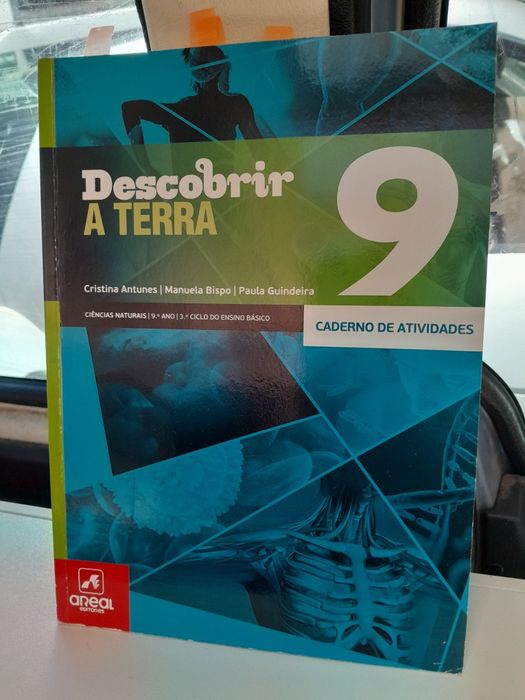 Livros escolares em ótimo estado.