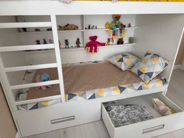 Дитяче двоярусне ліжко