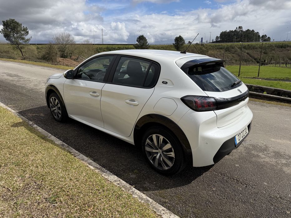 Peugeot  e - 208