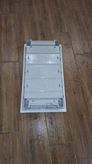 Rozdzielnica elektryczna podtynkowa