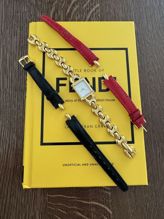 Годинник Gucci із змінними ремінцями оригінал