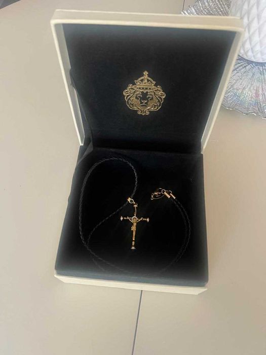 Золотой крест, эмаль, бриллианты, сапфиры.