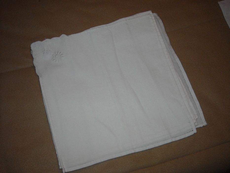 Guardanapos em linho fino bordados Novos - 6 pcs