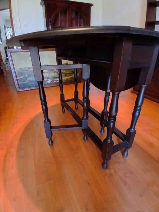 Mesa de Abas Articulada  em Madeira Maciça