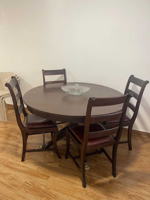 Mesa de jantar IMPERDÍVEL! + 4 cadeiras Madeira com ótimos acabamentos