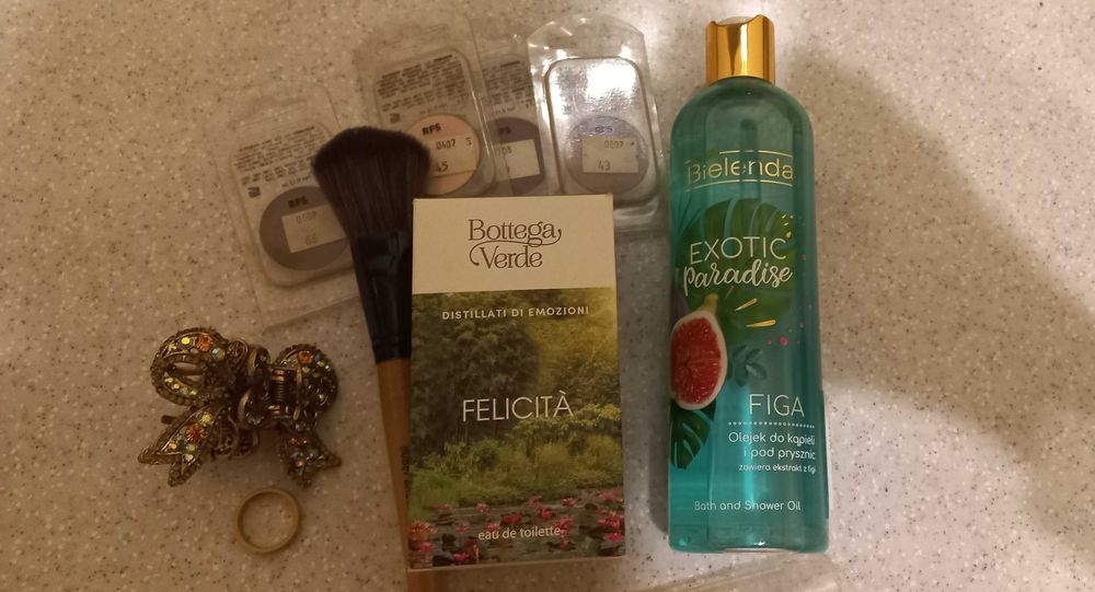 Гортайте.перлиниПензлі  кабукі.кепка,прикраси,  Swarovskі