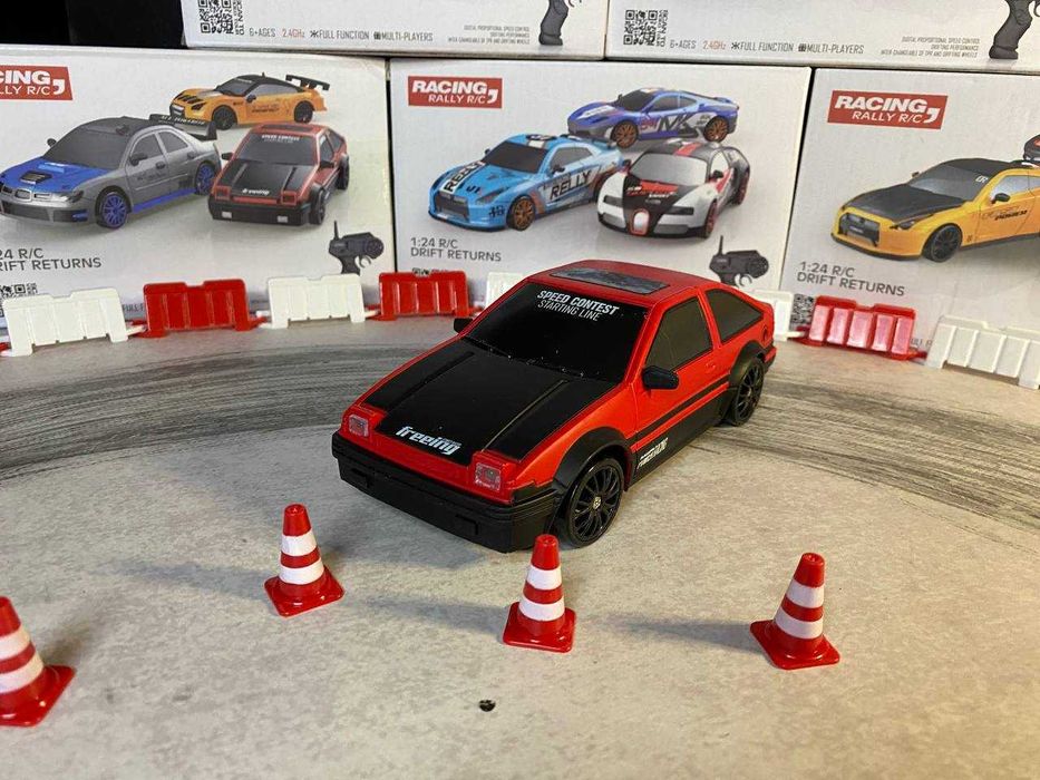 Дрифт машинка Toyota AE86 Trueno на радіокеруванні Червона. На пульті