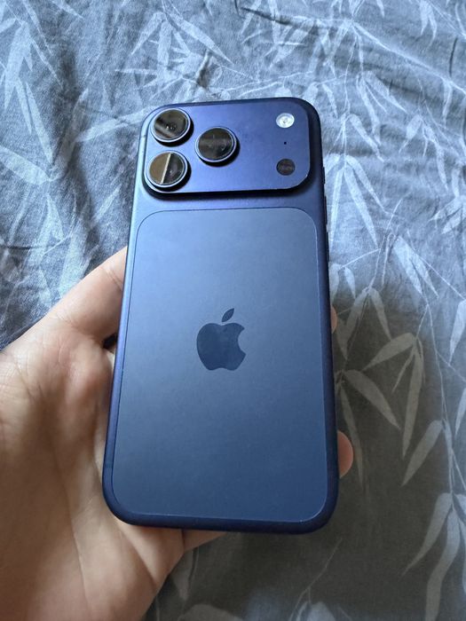 Iphone 17 pro blue 512  заблокований