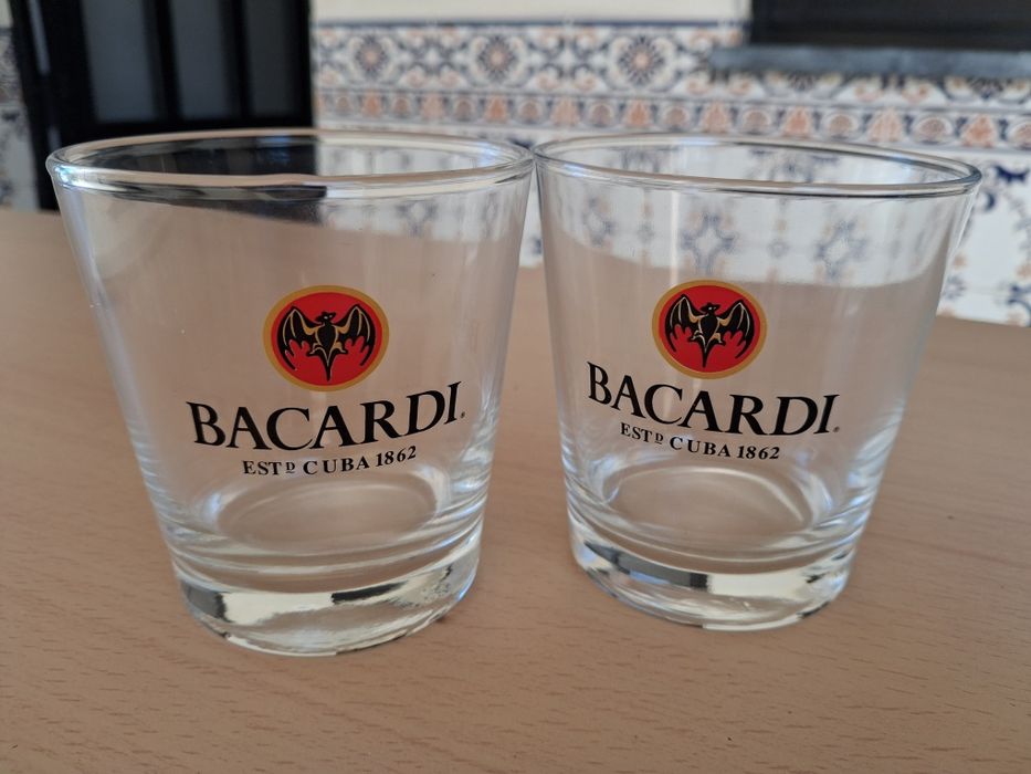 Copos marca Bacardi
