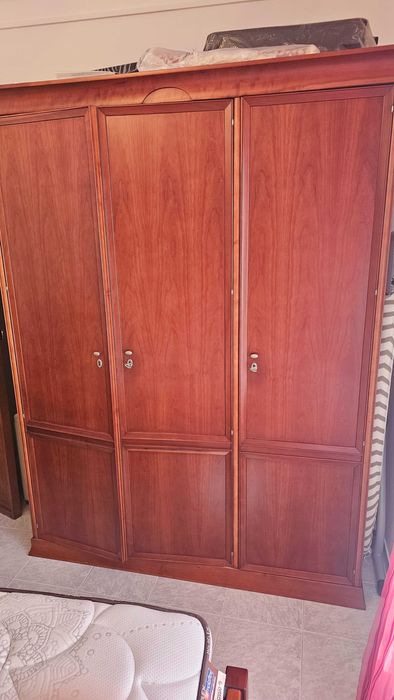 Quarto completo em excelente estado