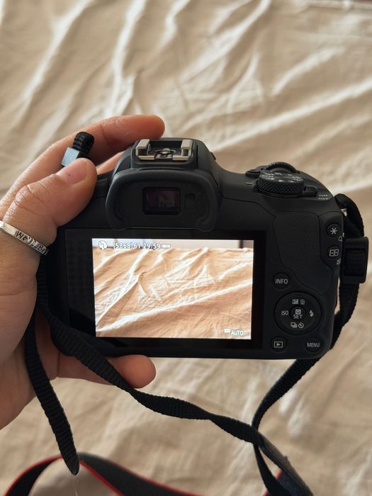 Máquina fotográfica Canon R100