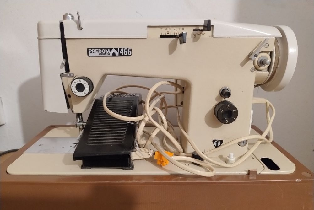 Maszyna do szycia Predom 466