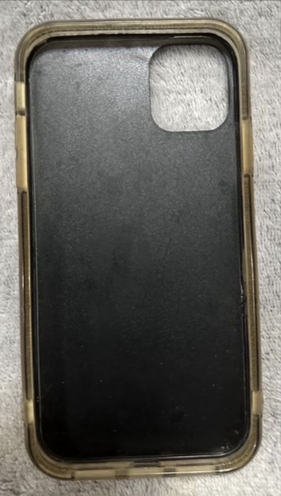 Srebrne etui z kryształkami na iPhone 11