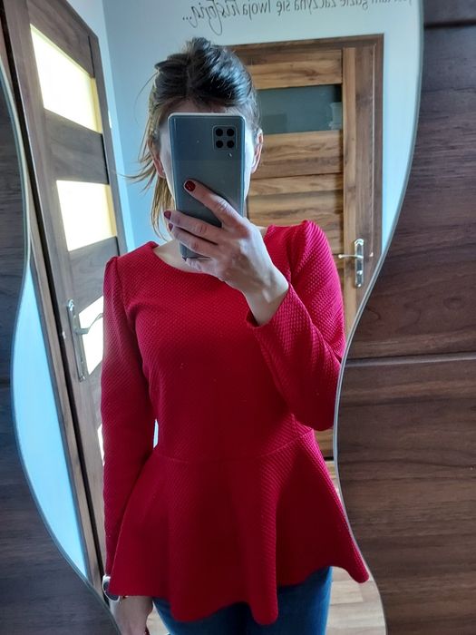 Bluzka koszulka z baskinką rozkloszowana