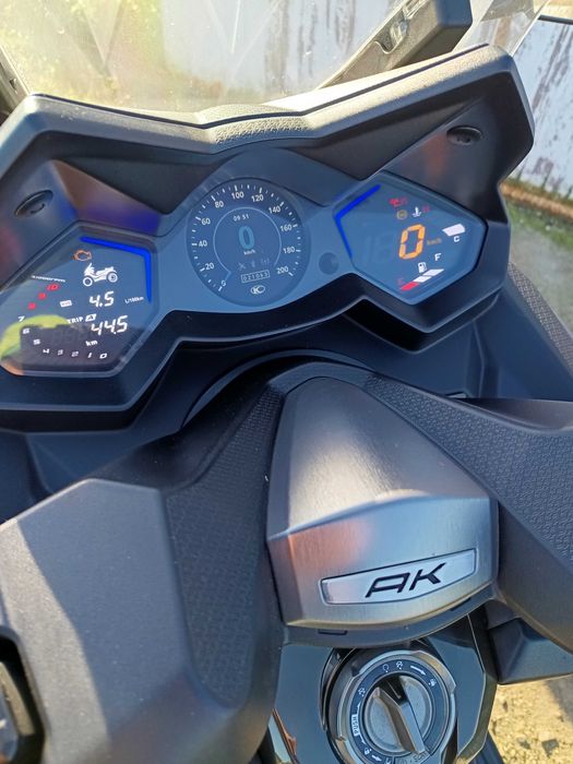 KYMCO AK 550 maxi scooter