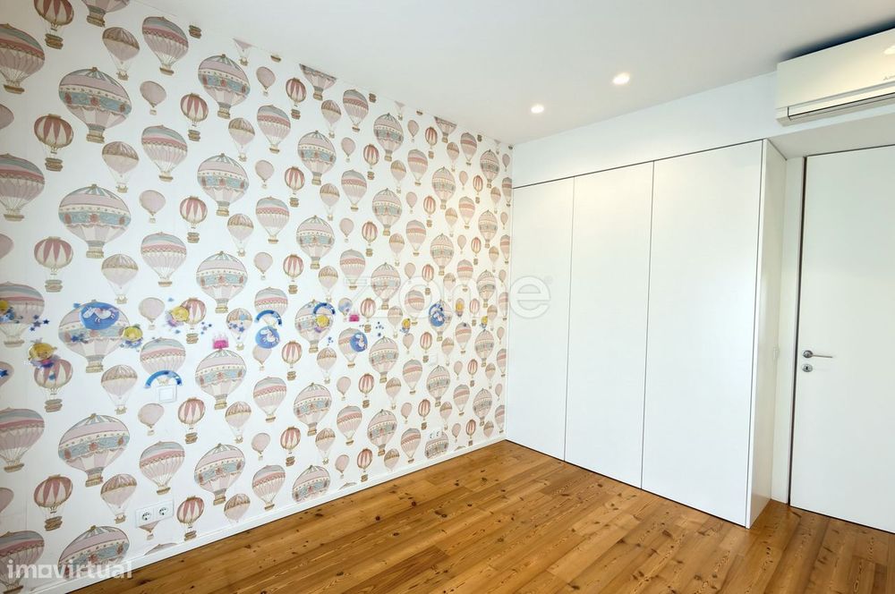 Apartamento T3 com lugar de garagem e varanda em S. Vitor.