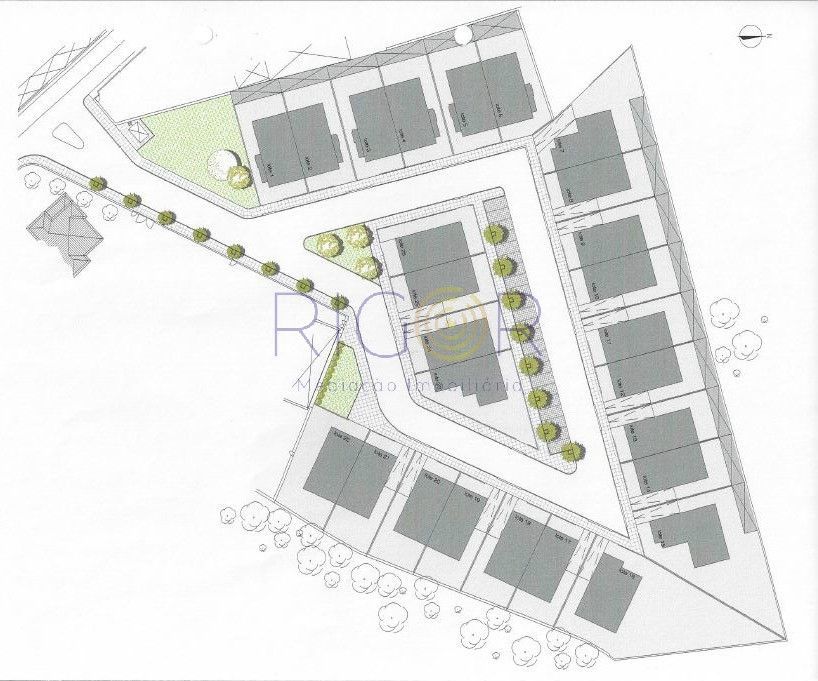 Terreno de 303m2 com viabilidade de construção de moradia T4 de 3 fren — Coronado (São Romão E São Mamede), Porto