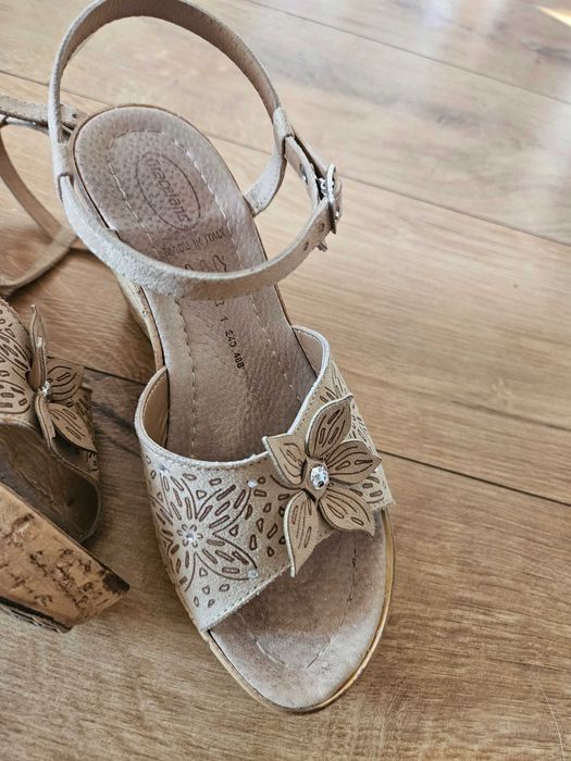 Buty na koturnie