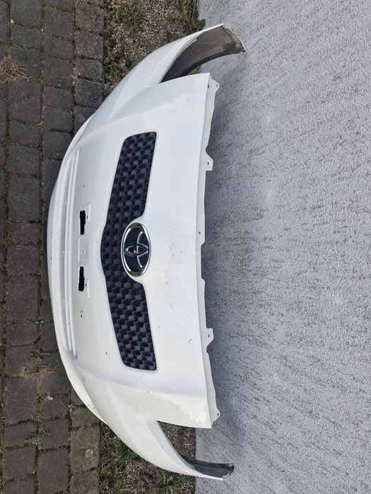 Zderzak przedni Toyota Yaris II