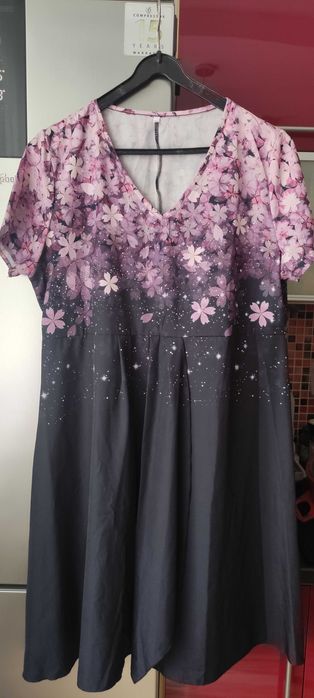 Śliczna sukienka, rozmiar 42/44