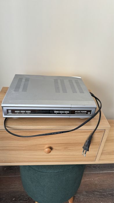 Сателітарна антена на 3 головки і приставка