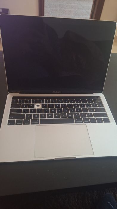 MacBook Pro 2018447444790963097601