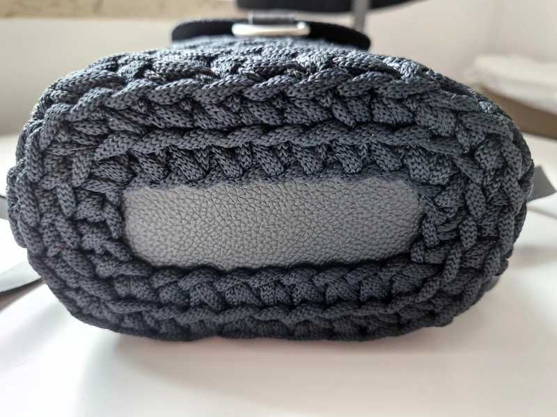 Stylowa, ręcznie robiona czarna torebka mini