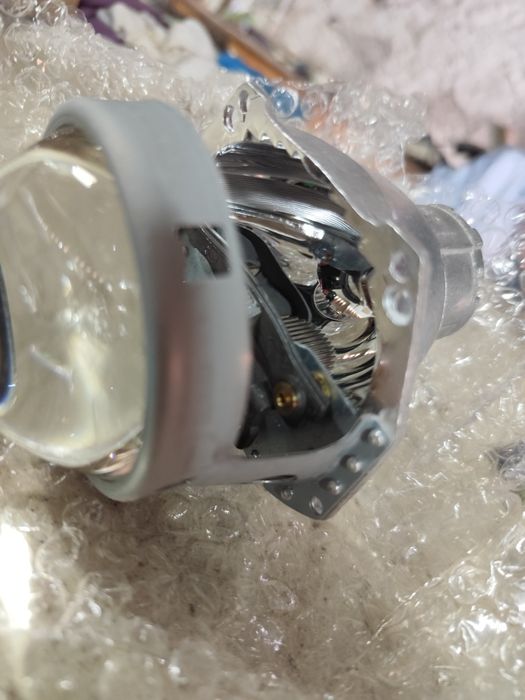 Projetores novos para faróis