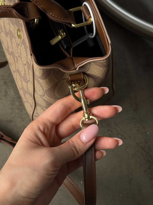 Сумка жіноча Coach через плече коричневий, чорний, бежевий