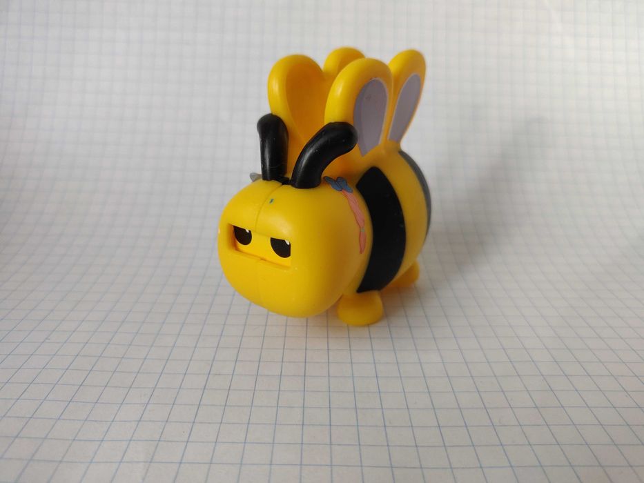 McDonalds Happe Meal  2020 г. пчелка серия: Аdopt me pets, Roblox.