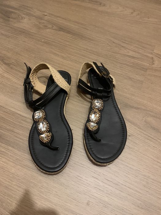 Sandálias tacão e rasas