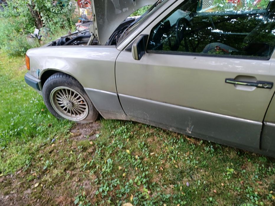 Mercedes w 124 190 pompa wtryskowa  2.0 diesel błotniki zderzaki