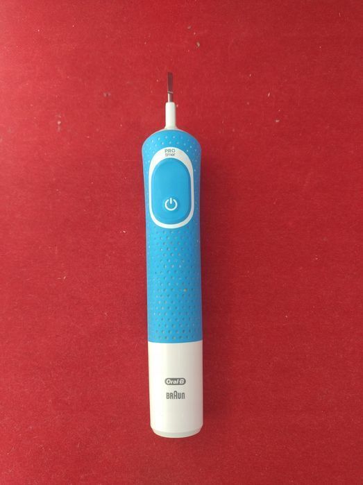 uszkodzony szczoteczka elektryczna oral-b vitality 100 cross acrion