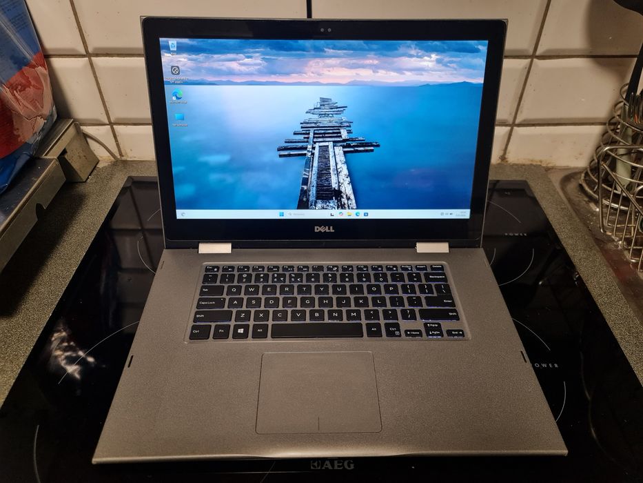 Laptop  firmy   Dell     .