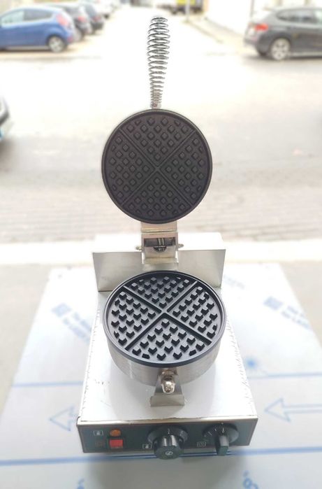 Máquina de Waffles Elétrica - NOVA