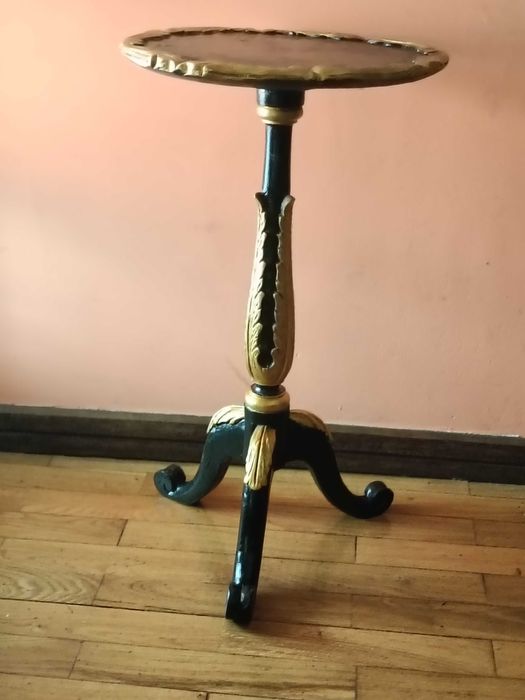 Mesa de apoio de pé de galo