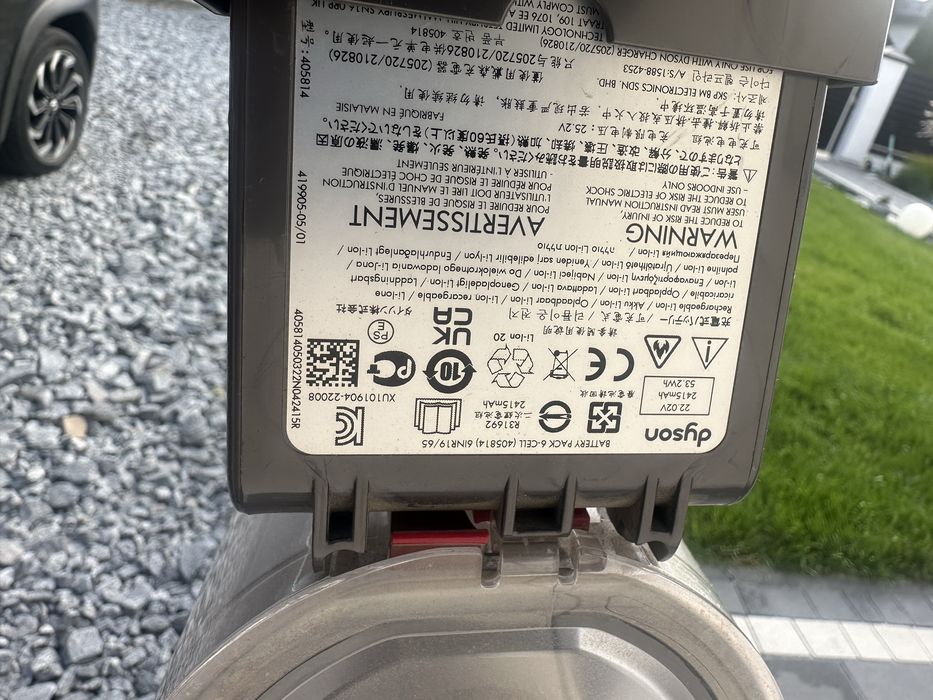 Dyson v8 ручний з Німеччини