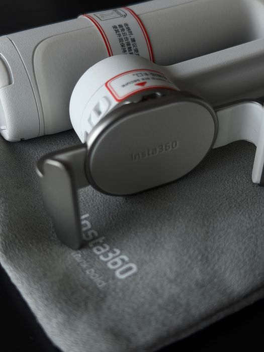 Gimbal Insta360 Flow 2 Pro - Estado novo
